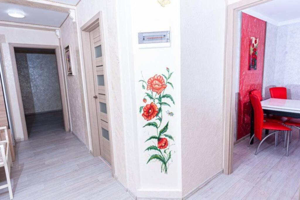 Тараскова 16, Люкс, Юзр Apartment Черкаси Екстериор снимка