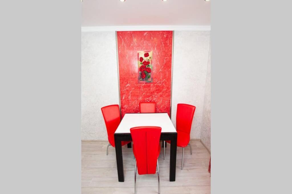 Тараскова 16, Люкс, Юзр Apartment Черкаси Екстериор снимка